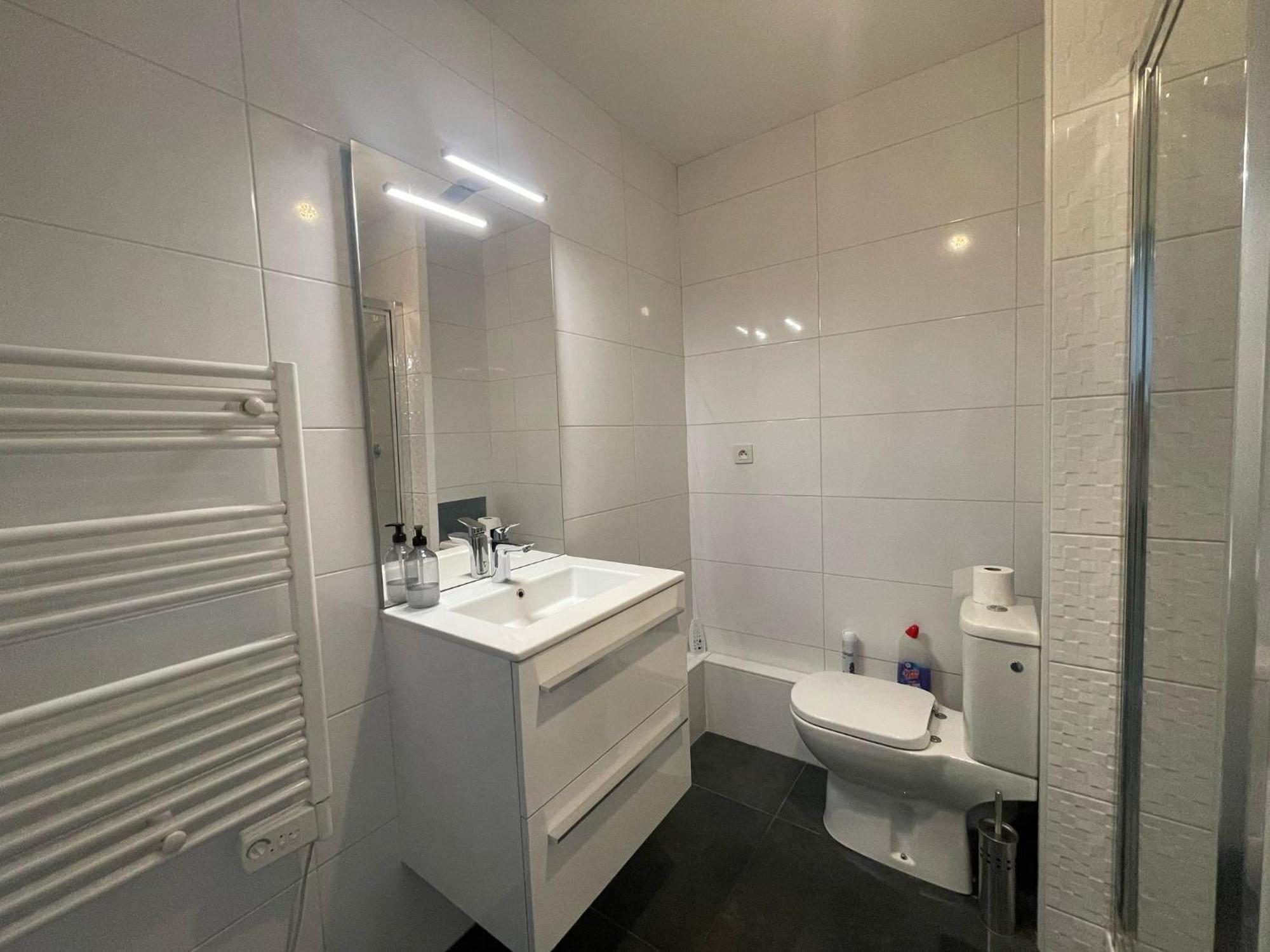 City & Cosy, Lyon Charcot- Wifi - Lave Linge - Balcon - Parking Екстериор снимка